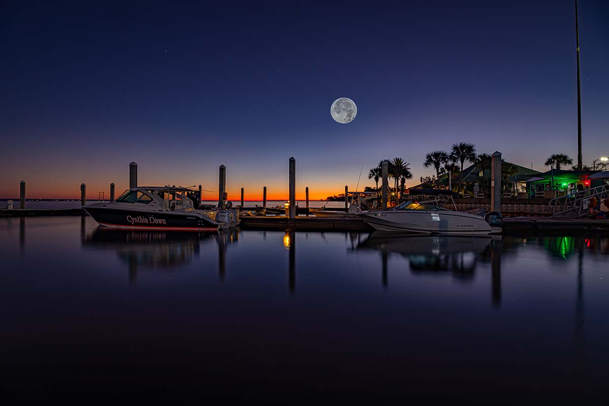 Legendary Marinas Suntex Moon over Docks